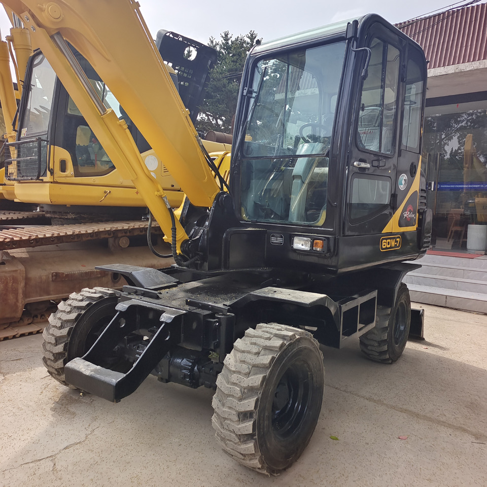 Pelle sur pneus HYUNDAI R60W-7 R 60 W - 7: photos 9