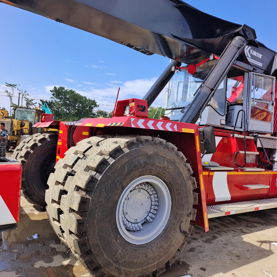 KALMAR DRF450 DRT450 DRT DRD DRU 450 45 TON - Reach stacker: photos 4 KALMAR DRF450 DRT450 DRT DRD DRU 450 45 TON - Reach stacker: photos 4