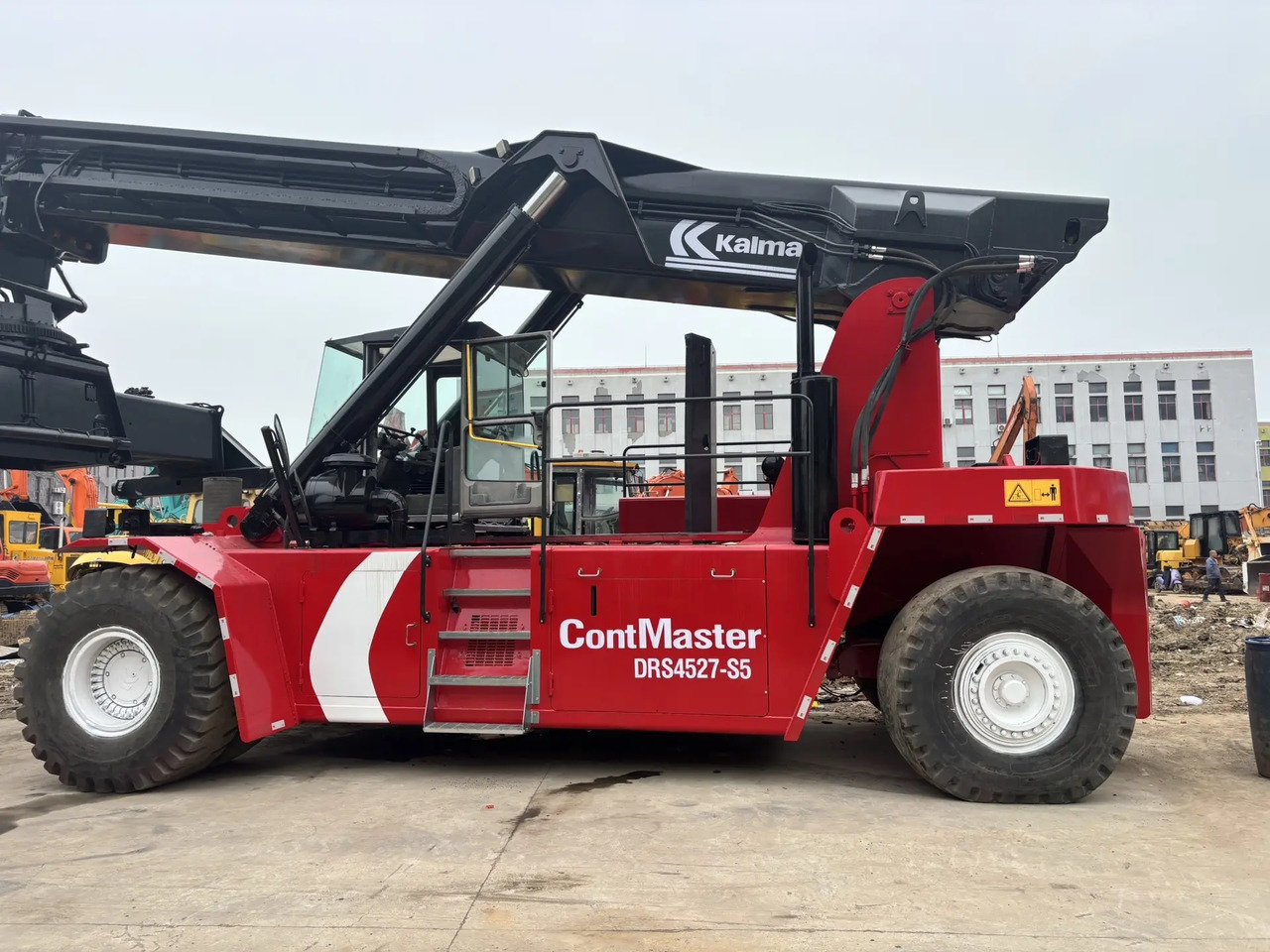 KALMAR DRS 4527 - S5 DRF450 DRT 450 45TON CONTAINER HANDLER - Reach stacker: photos 5 KALMAR DRS 4527 - S5 DRF450 DRT 450 45TON CONTAINER HANDLER - Reach stacker: photos 5