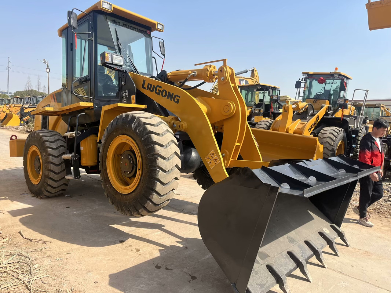 LIUGONG 835 - Chargeuse sur pneus: photos 1 LIUGONG 835 - Chargeuse sur pneus: photos 1