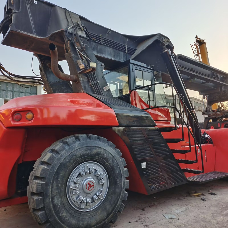 SANY SRSC45C30 45 TON CAPACITY - Reach stacker: photos 1 SANY SRSC45C30 45 TON CAPACITY - Reach stacker: photos 1