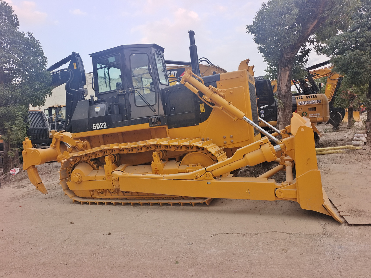 Bulldozer SHANTUI SD22 SD22F SD32: photos 15