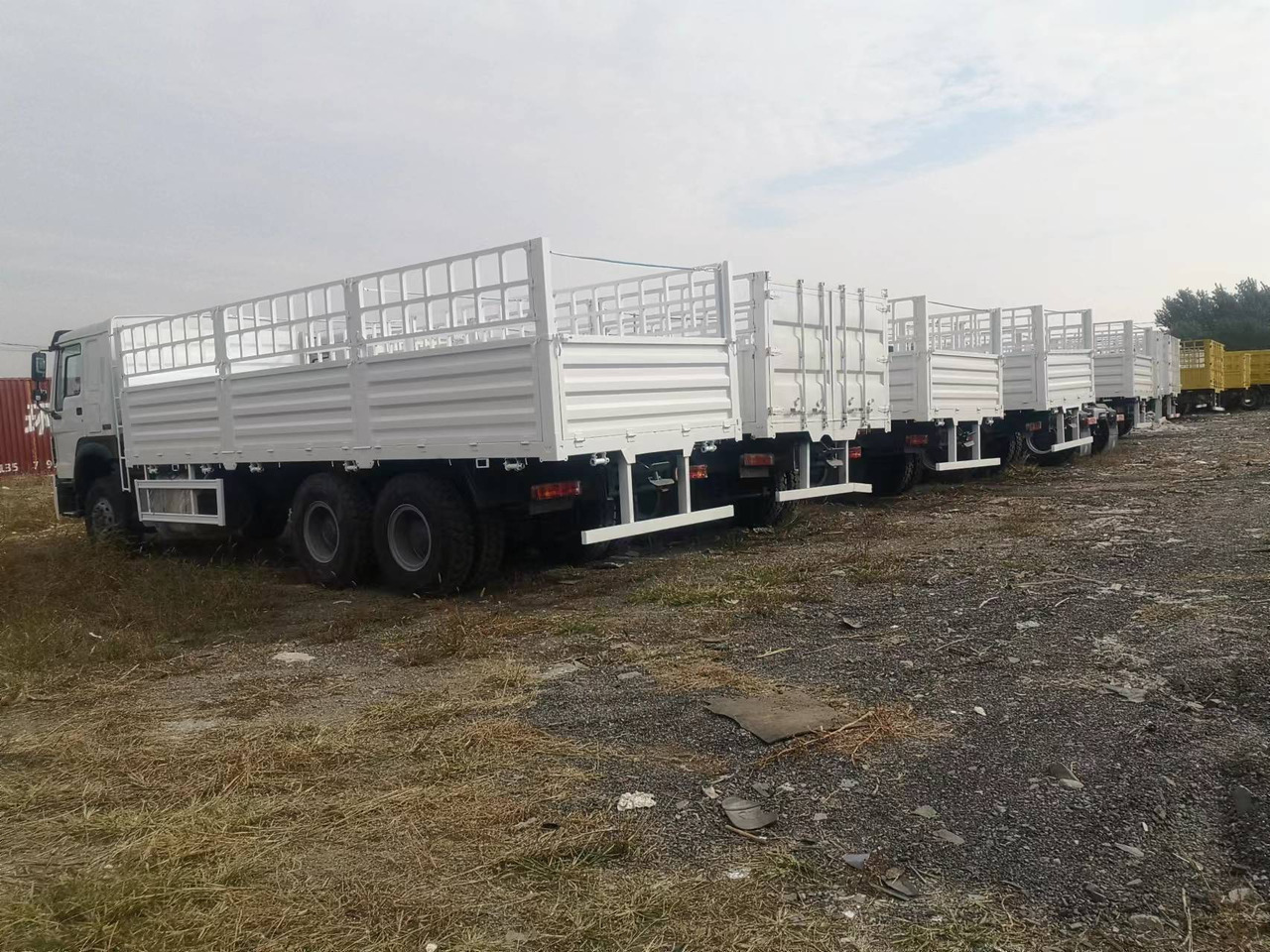 SINOTRUK HOWO 375 SINOTRUK HOWO 371 WITH FENCE howo380 420 400 - Camion bétaillère: photos 2 SINOTRUK HOWO 375 SINOTRUK HOWO 371 WITH FENCE howo380 420 400 - Camion bétaillère: photos 2