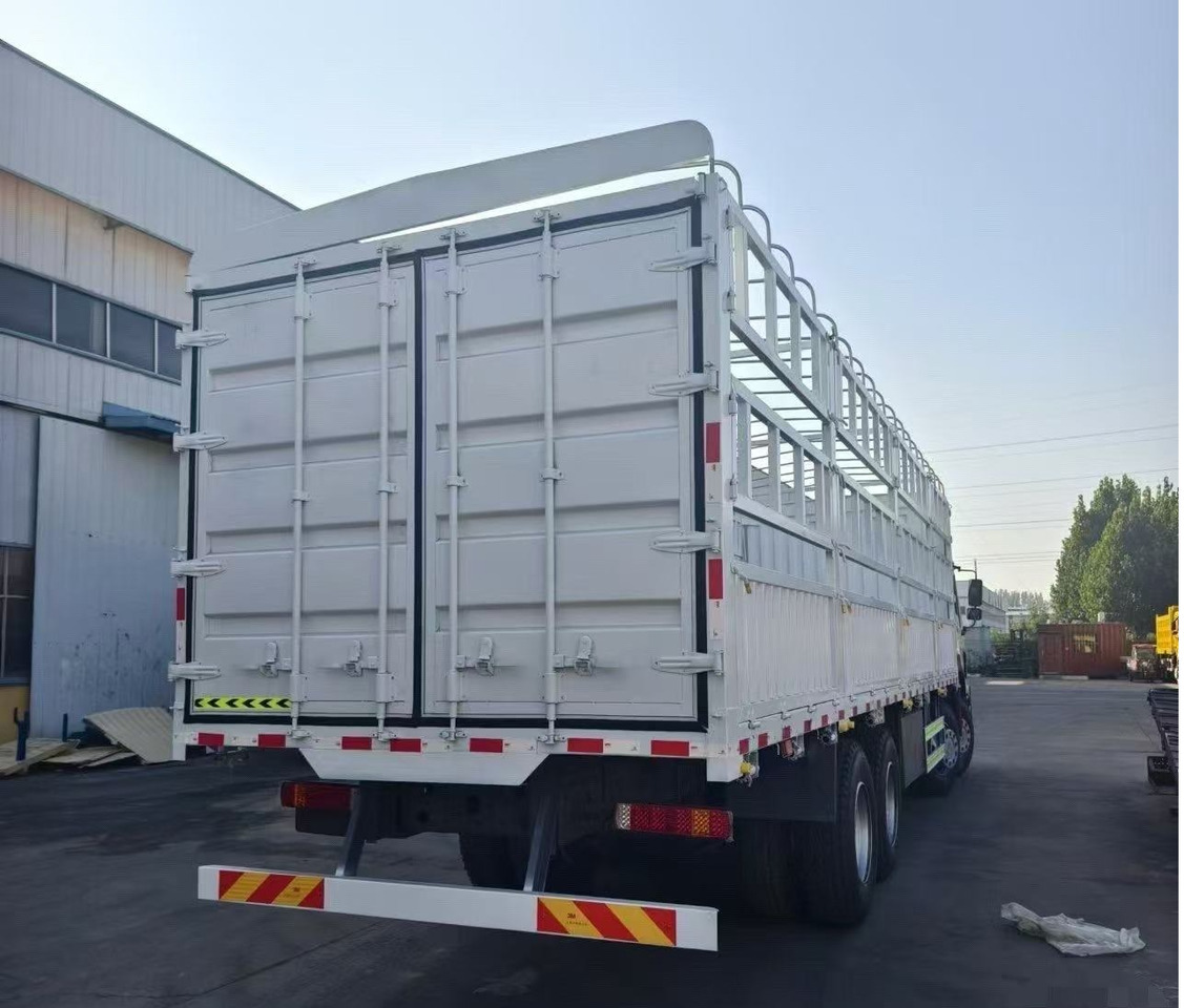 SINOTRUK HOWO WITH FENCE 12 TIRES - Camion benne: photos 5 SINOTRUK HOWO WITH FENCE 12 TIRES - Camion benne: photos 5