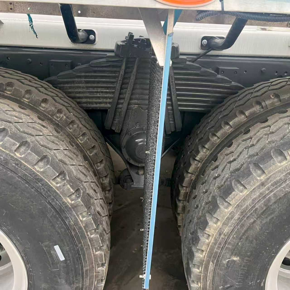 SINOTRUK TX350 Euro 5 STAGE Ⅴ - Camion malaxeur: photos 5 SINOTRUK TX350 Euro 5 STAGE Ⅴ - Camion malaxeur: photos 5