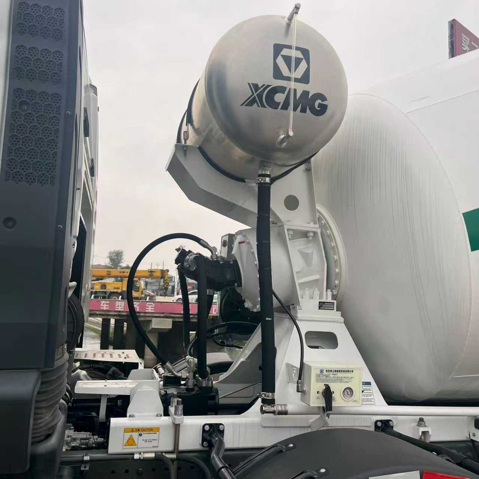 SINOTRUK TX350 HOWO Euro5 STAGE 5 TIER FIVE - Camion malaxeur: photos 3 SINOTRUK TX350 HOWO Euro5 STAGE 5 TIER FIVE - Camion malaxeur: photos 3