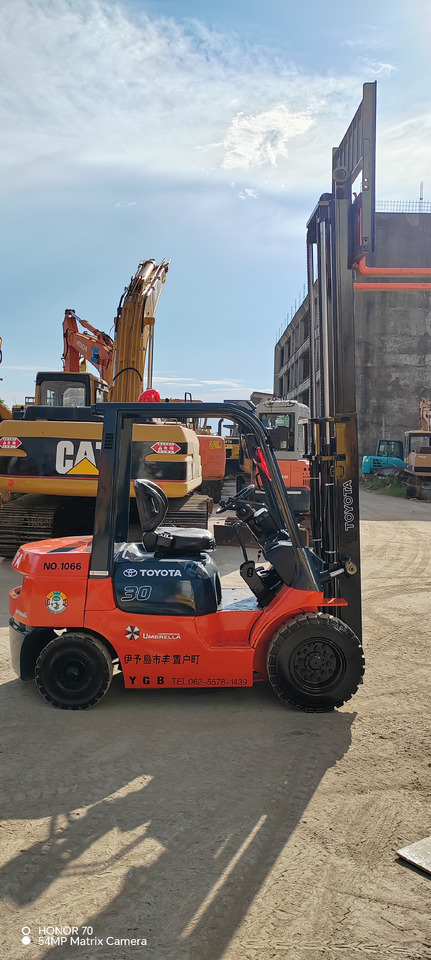 TOYOTA FD30 - Chariot élévateur diesel: photos 5 TOYOTA FD30 - Chariot élévateur diesel: photos 5