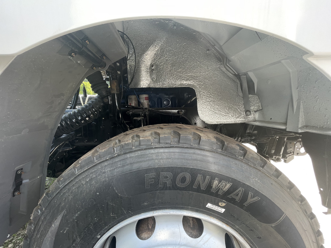 SHACMAN F3000 6*4 8*4 - Tracteur routier: photos 2 SHACMAN F3000 6*4 8*4 - Tracteur routier: photos 2