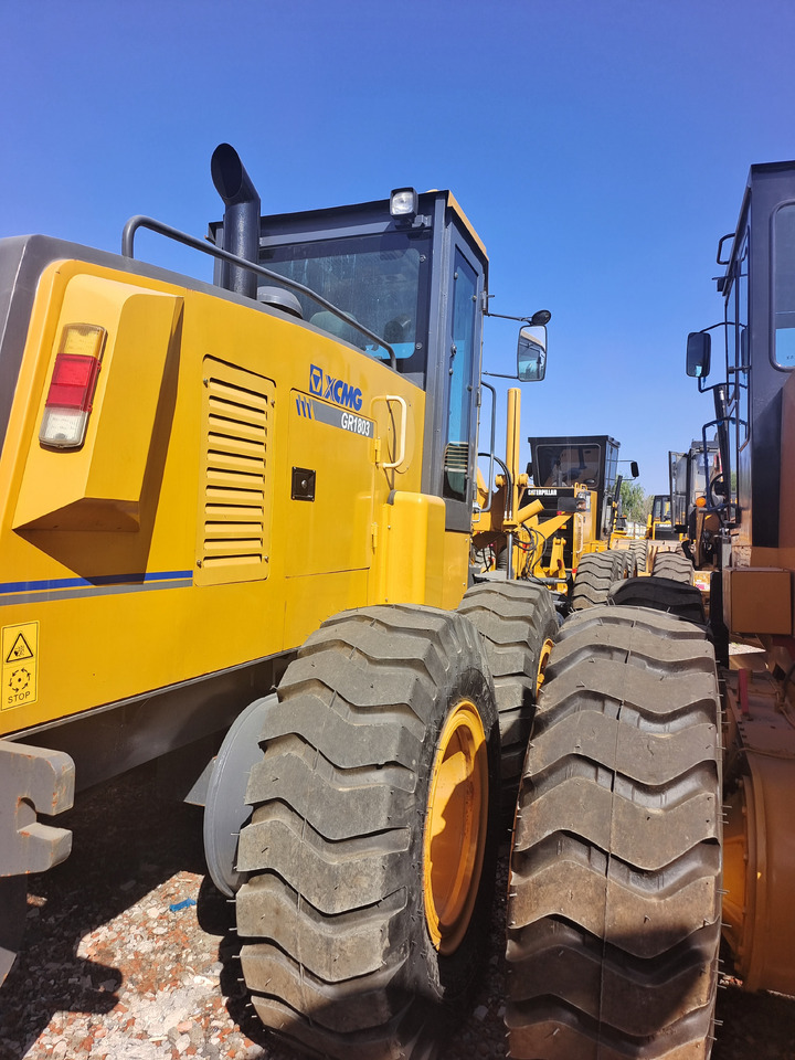 XCMG GR1803 WITH RIPPER - Niveleuse: photos 4 XCMG GR1803 WITH RIPPER - Niveleuse: photos 4