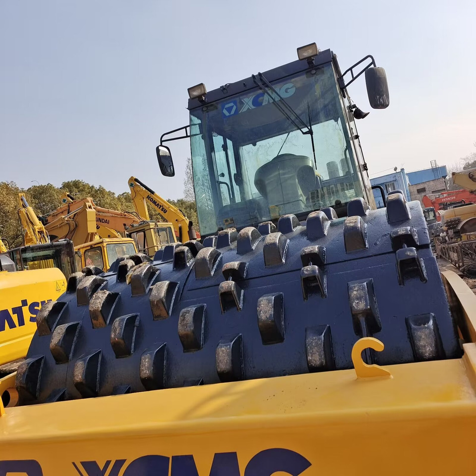 XCMG XS 223J WITH SHEEPFOOT PAD - Rouleau compresseur: photos 1 XCMG XS 223J WITH SHEEPFOOT PAD - Rouleau compresseur: photos 1