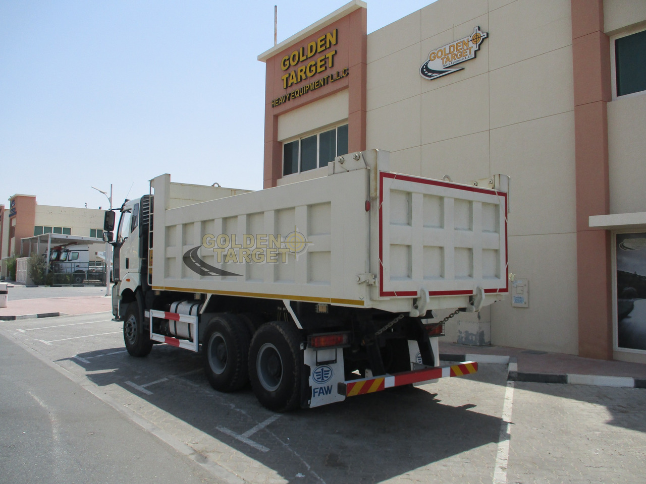 FAW J6P-390 6x4 Tipper Truck - Camion benne: photos 4 FAW J6P-390 6x4 Tipper Truck - Camion benne: photos 4