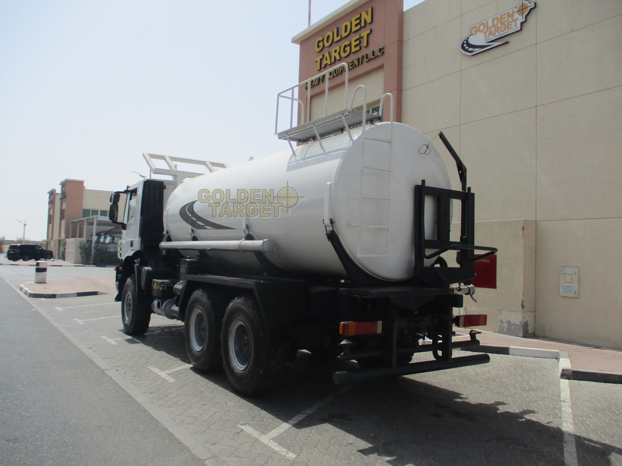 IVECO TRAKKER 380 6x6 Tanker - Camion citerne: photos 4 IVECO TRAKKER 380 6x6 Tanker - Camion citerne: photos 4