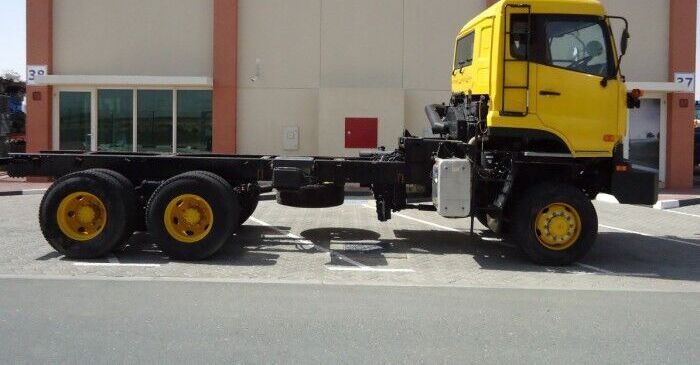 Nissan UD CZ4YL 6x6 Chassis Truck - Châssis cabine: photos 3 Nissan UD CZ4YL 6x6 Chassis Truck - Châssis cabine: photos 3