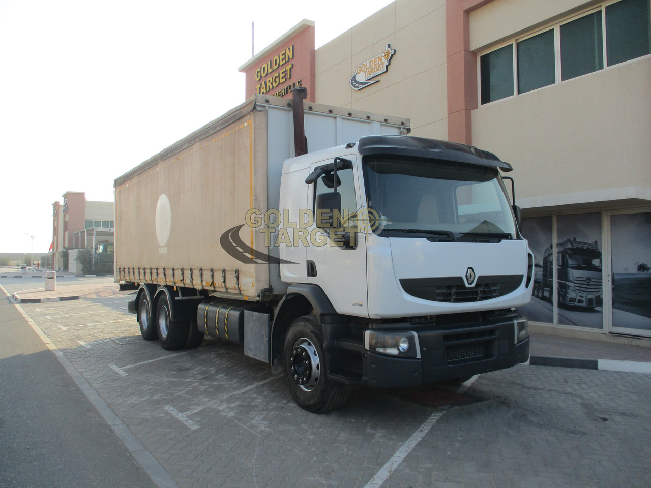 Renault KERAX 380 Curtainsider Truck - Camion à rideaux coulissants: photos 1 Renault KERAX 380 Curtainsider Truck - Camion à rideaux coulissants: photos 1