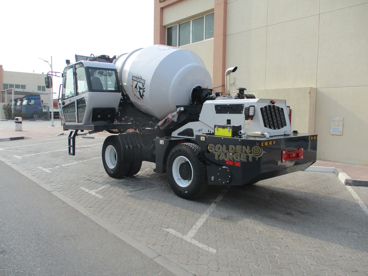 Solution H35 Self Loading Mixer - Camion malaxeur: photos 1 Solution H35 Self Loading Mixer - Camion malaxeur: photos 1