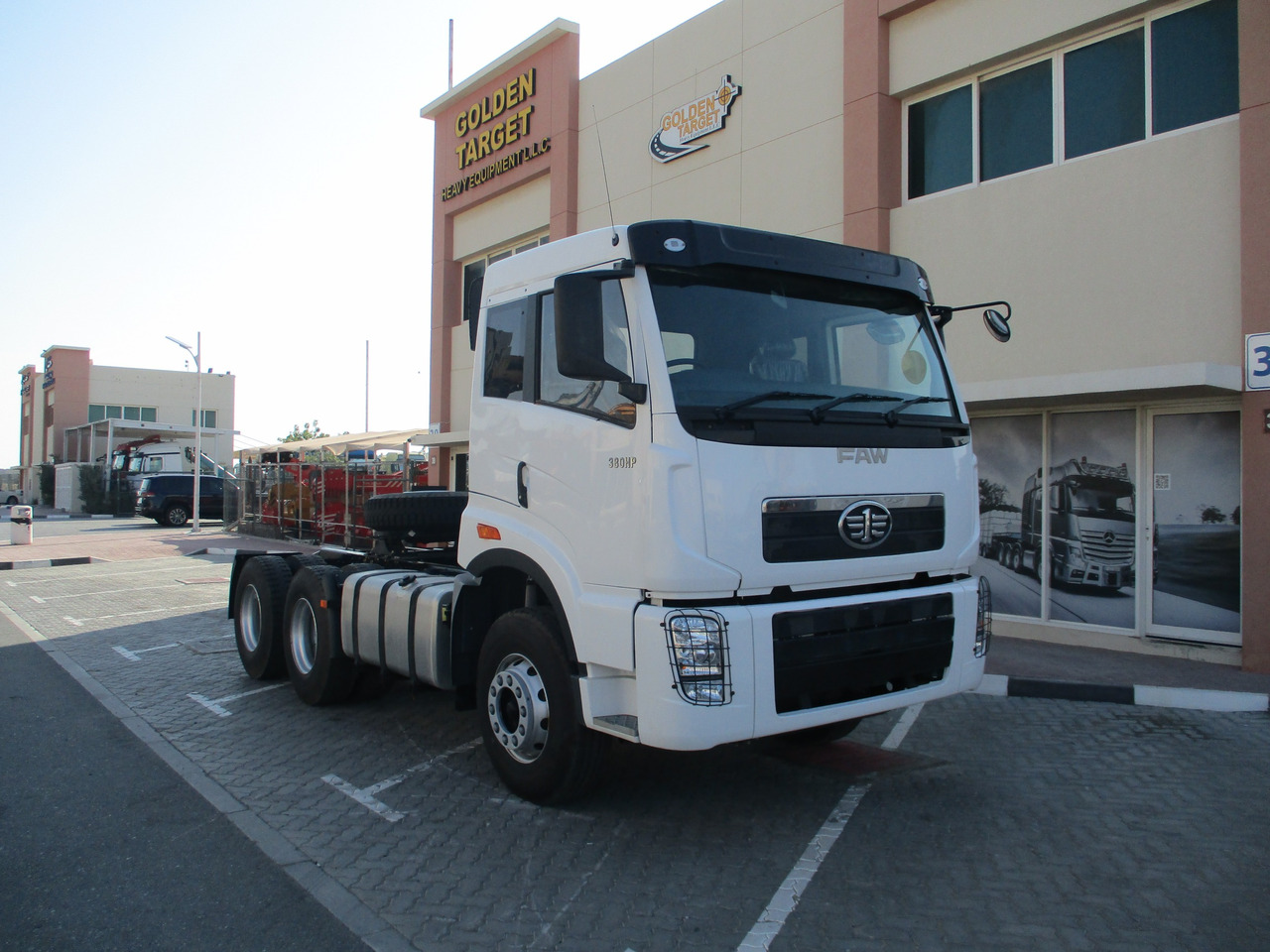 FAW 4181P2K15 6x4 Head Truck - Tracteur routier: photos 1 FAW 4181P2K15 6x4 Head Truck - Tracteur routier: photos 1