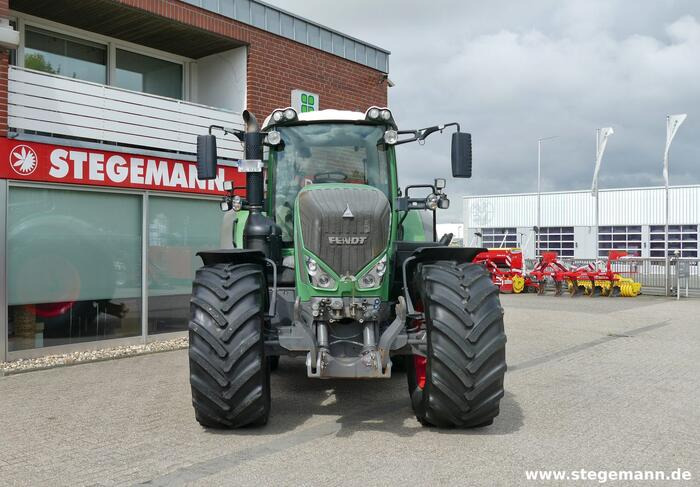 Fendt 826 Vario - Tracteur agricole: photos 1 Fendt 826 Vario - Tracteur agricole: photos 1