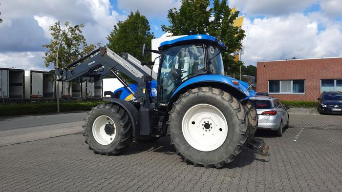 New Holland T6070 - Tracteur agricole: photos 4 New Holland T6070 - Tracteur agricole: photos 4