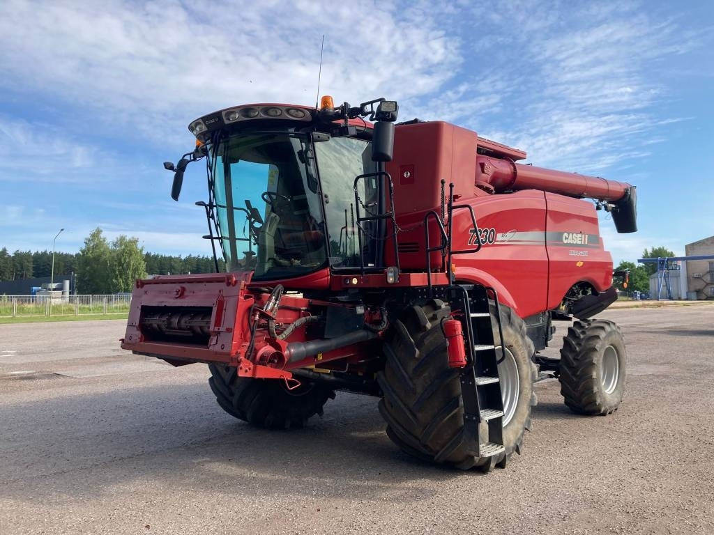 Case IH 7230 - Moissonneuse-batteuse: photos 1 Case IH 7230 - Moissonneuse-batteuse: photos 1