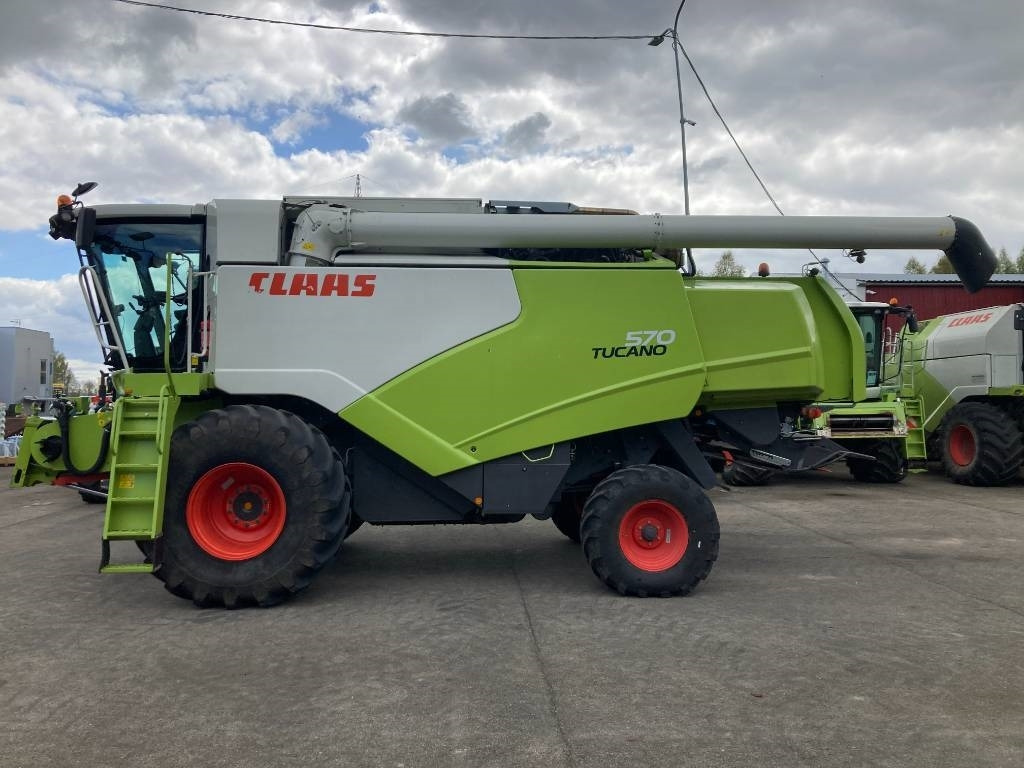 Claas Tucano 570 - Moissonneuse-batteuse: photos 2 Claas Tucano 570 - Moissonneuse-batteuse: photos 2