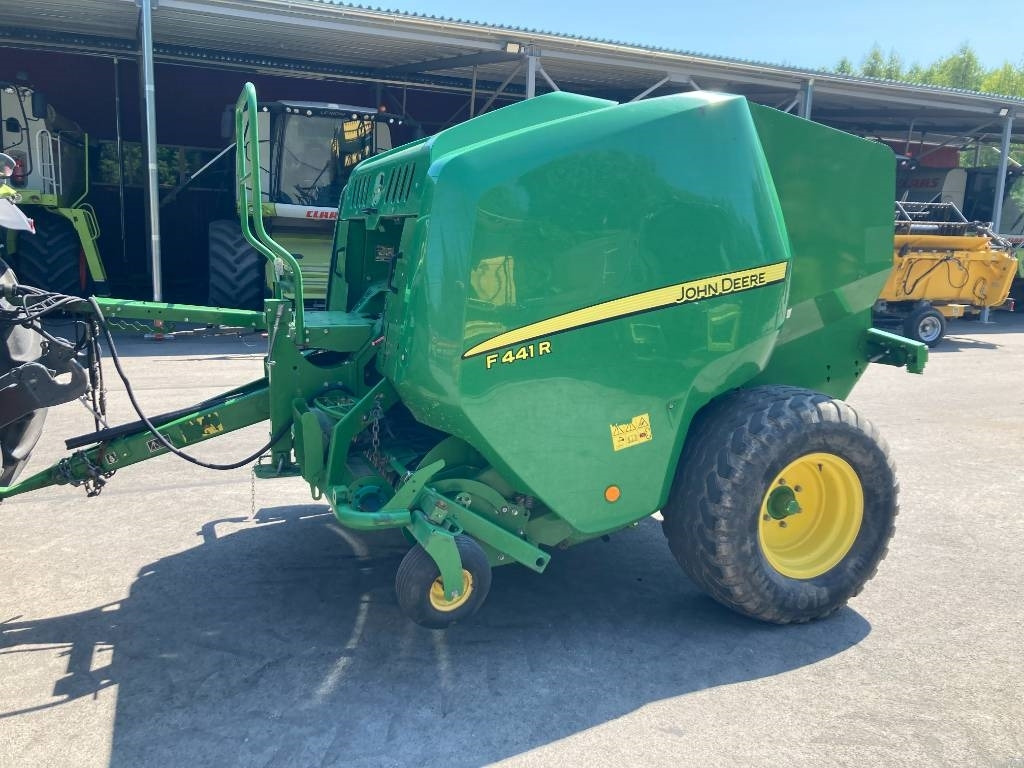 John Deere F441R - Presse à balles rondes: photos 1 John Deere F441R - Presse à balles rondes: photos 1