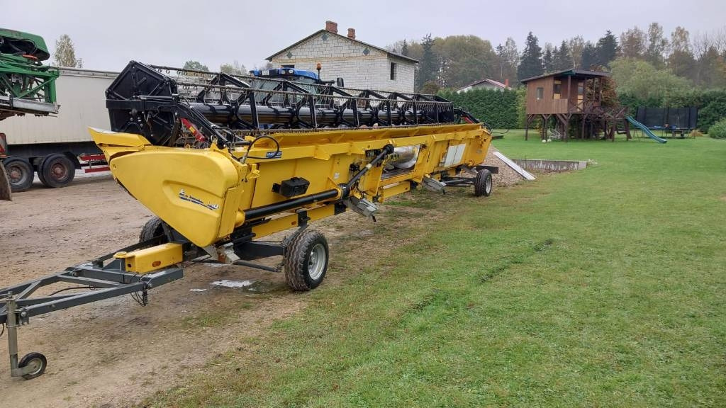New Holland CR 9.90  - Moissonneuse-batteuse: photos 4 New Holland CR 9.90  - Moissonneuse-batteuse: photos 4