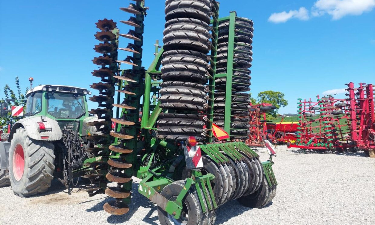 Amazone Catros 7500 - Cover crop: photos 1 Amazone Catros 7500 - Cover crop: photos 1