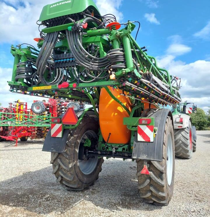 Amazone UX 6200 Super- 36m m GPS - Pulvérisateur traîné: photos 4 Amazone UX 6200 Super- 36m m GPS - Pulvérisateur traîné: photos 4