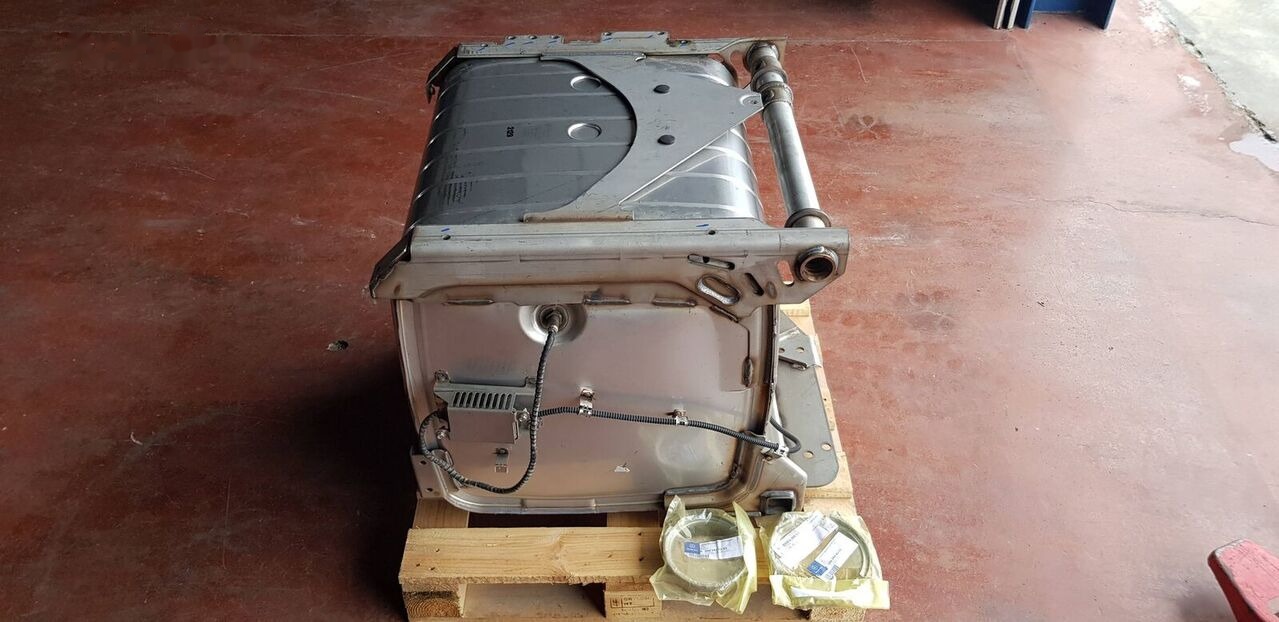 Eberspächer SC 2031 SH 5004 Mercedes-Benz ACTROS MB2 - Catalyseur pour Camion: photos 3 Eberspächer SC 2031 SH 5004 Mercedes-Benz ACTROS MB2 - Catalyseur pour Camion: photos 3