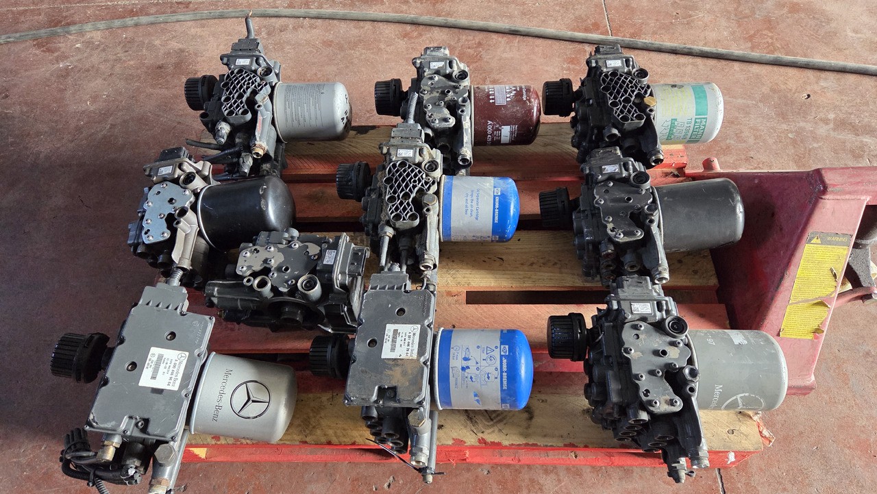 KNORR-BREMSE CONTROL UNIT EAPU K 102145 - Bloc de gestion pour Camion: photos 1 KNORR-BREMSE CONTROL UNIT EAPU K 102145 - Bloc de gestion pour Camion: photos 1