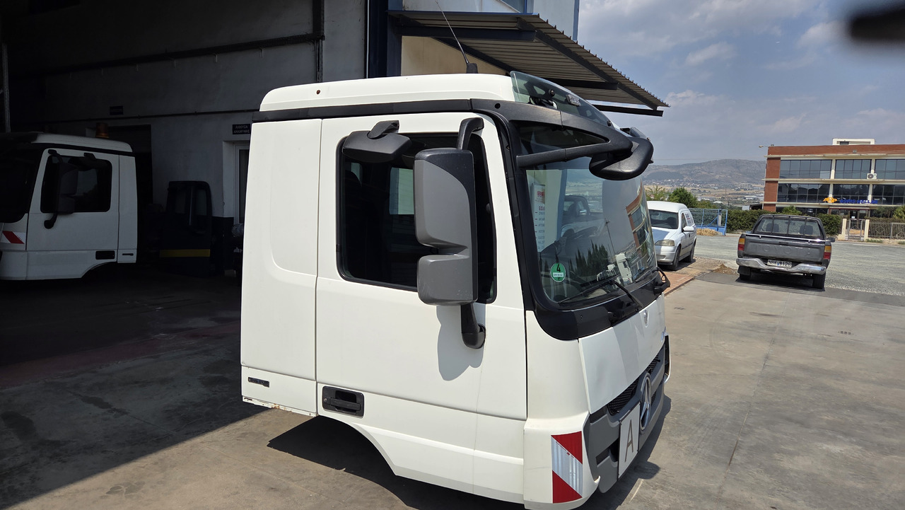 MERCEDES ACTROS MP3 MEDIUM - Cabine: photos 1 MERCEDES ACTROS MP3 MEDIUM - Cabine: photos 1