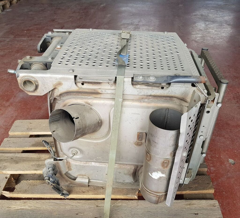 Mercedes-Benz GILLET Z308246 A 957 490 05 14 Mercedes-Benz - Catalyseur pour Camion: photos 1 Mercedes-Benz GILLET Z308246 A 957 490 05 14 Mercedes-Benz - Catalyseur pour Camion: photos 1