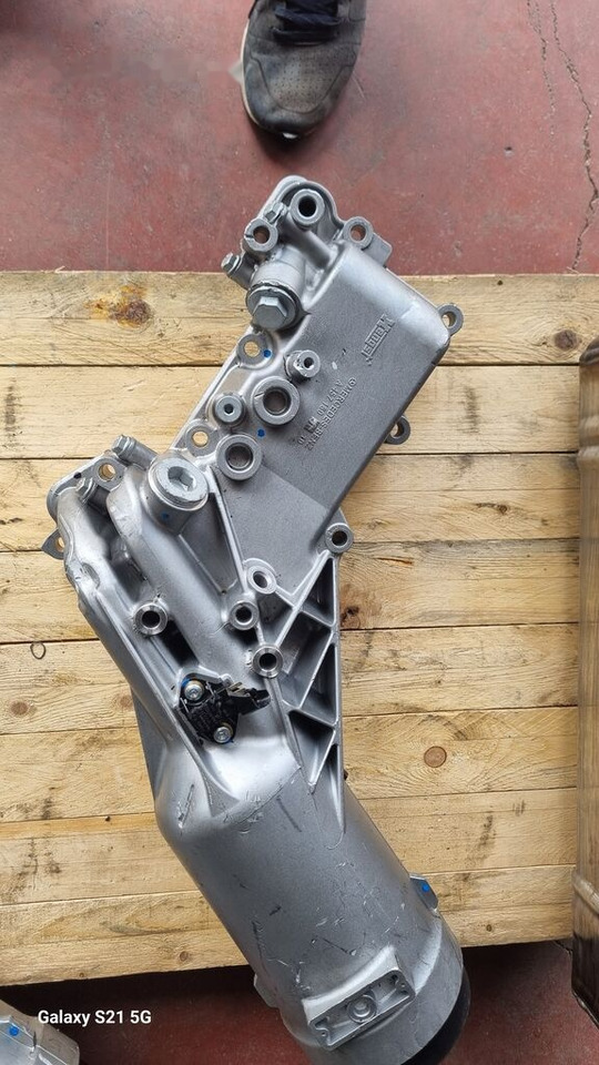 Mercedes-Benz OIL COOLER A 4571803110 Mercedes-Benz - Radiateur d'huile pour Camion: photos 2 Mercedes-Benz OIL COOLER A 4571803110 Mercedes-Benz - Radiateur d'huile pour Camion: photos 2