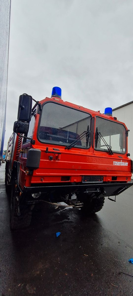 MAN 15.232 DF 6x6 KAT1 Feuerwehr TLF 4500/500 - Camion citerne: photos 4 MAN 15.232 DF 6x6 KAT1 Feuerwehr TLF 4500/500 - Camion citerne: photos 4
