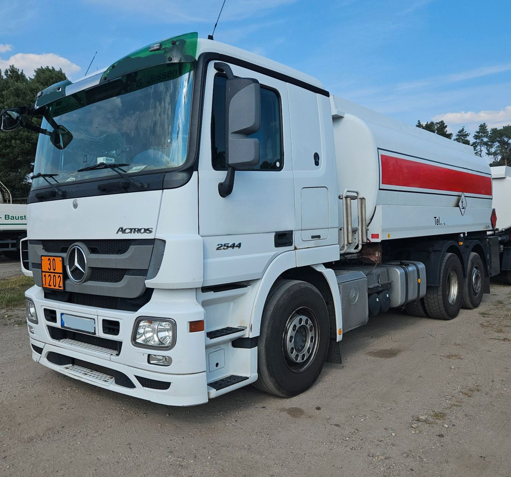 Mercedes-Benz Actros 2544 6x2 Tankwagen - Camion citerne: photos 1 Mercedes-Benz Actros 2544 6x2 Tankwagen - Camion citerne: photos 1