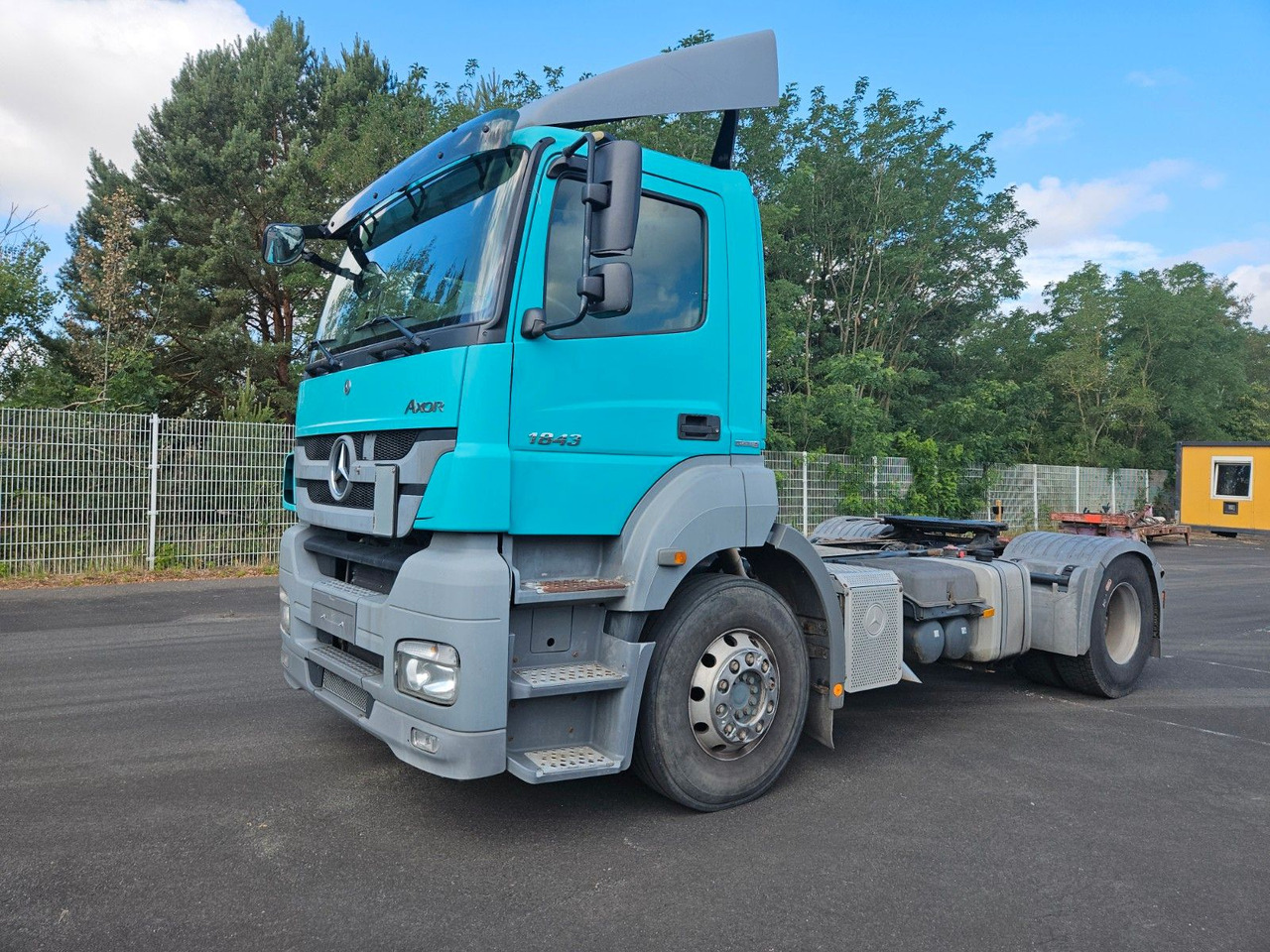 Mercedes-Benz Axor 1843 4x2 mit Kipphydraulik - Tracteur routier: photos 1 Mercedes-Benz Axor 1843 4x2 mit Kipphydraulik - Tracteur routier: photos 1