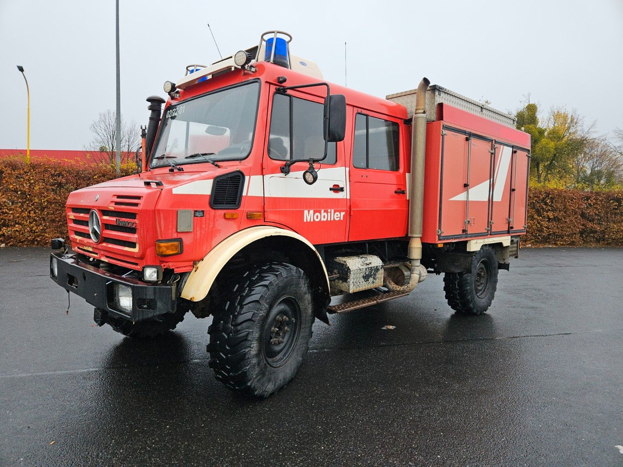 Unimog U4000 4x4 DOKA Tanklöschfahrzeug Feuerwehr - Camion citerne: photos 1 Unimog U4000 4x4 DOKA Tanklöschfahrzeug Feuerwehr - Camion citerne: photos 1