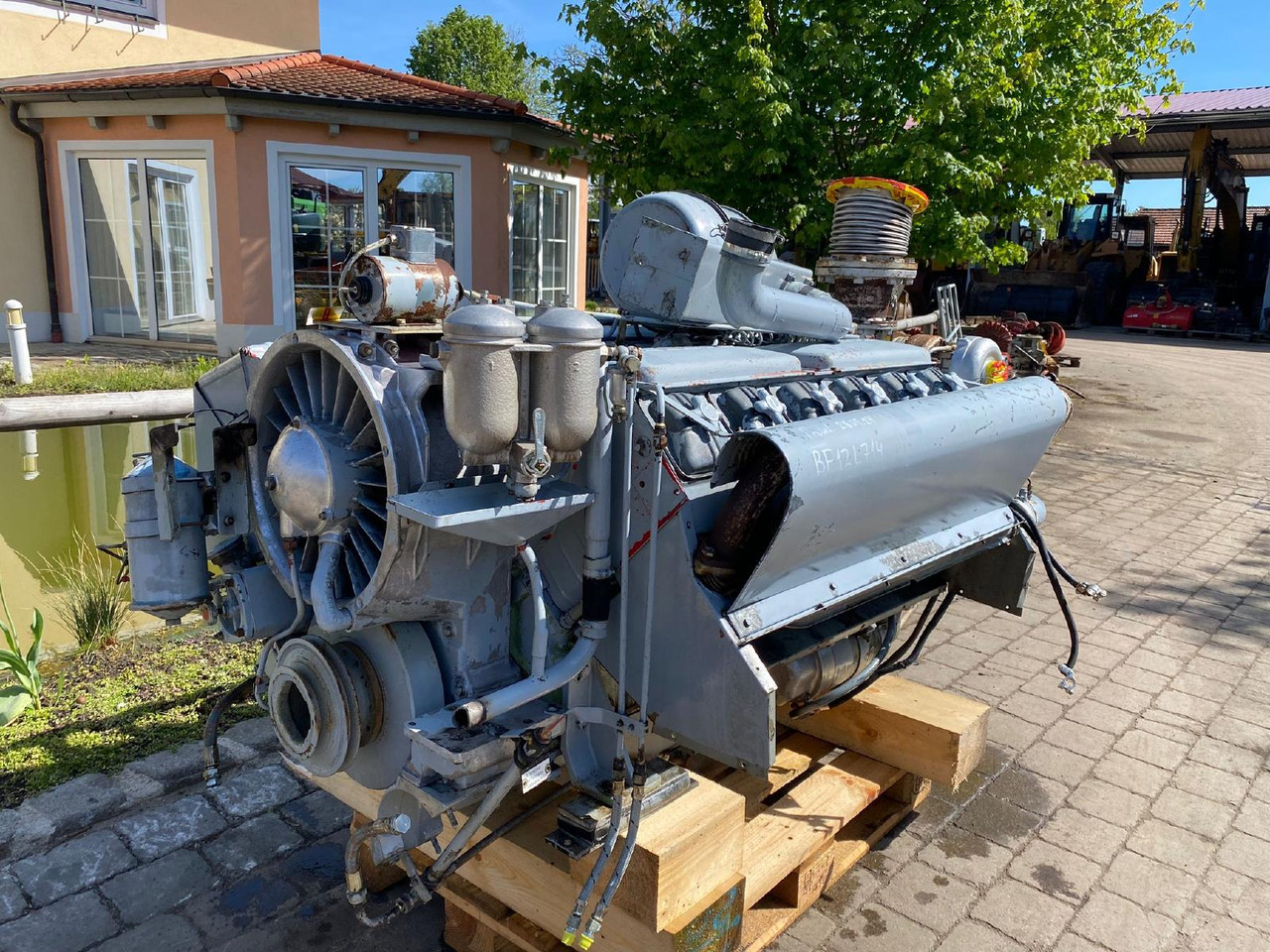 Deutz BF12L714 - Moteur pour Engins de chantier: photos 1 Deutz BF12L714 - Moteur pour Engins de chantier: photos 1