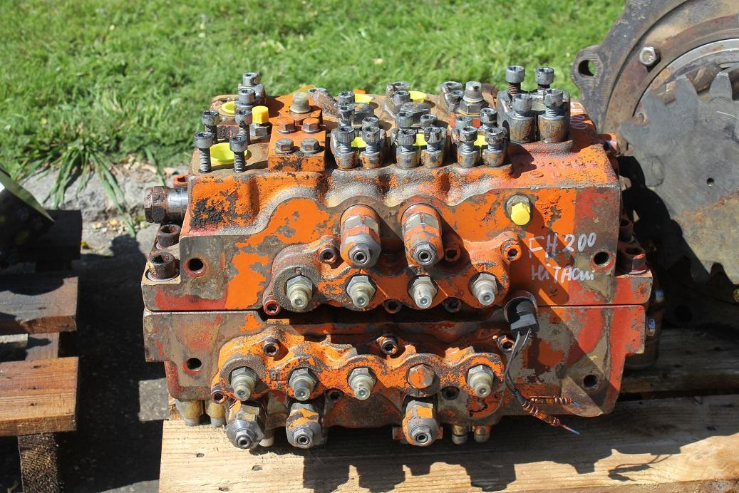 Hitachi FH 200-3 - Valve hydraulique pour Engins de chantier: photos 3 Hitachi FH 200-3 - Valve hydraulique pour Engins de chantier: photos 3