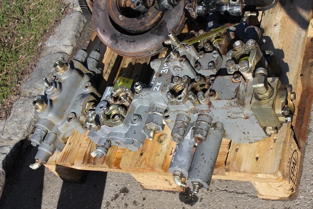 Hitachi ZW 310 - Valve hydraulique pour Engins de chantier: photos 2 Hitachi ZW 310 - Valve hydraulique pour Engins de chantier: photos 2