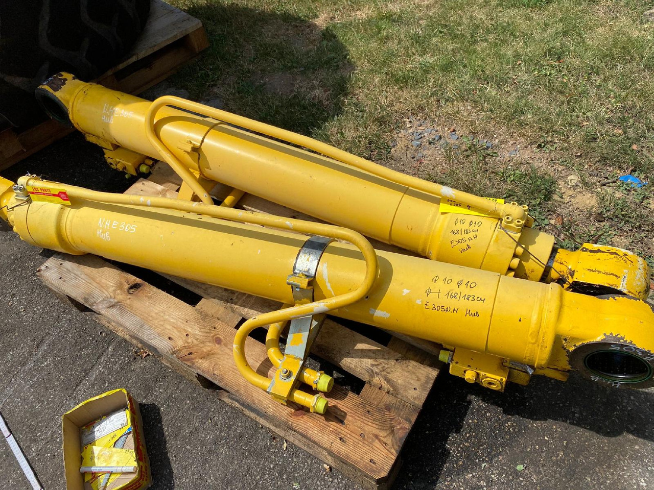 Holland E 305 - Vérin hydraulique pour Engins de chantier: photos 5 Holland E 305 - Vérin hydraulique pour Engins de chantier: photos 5