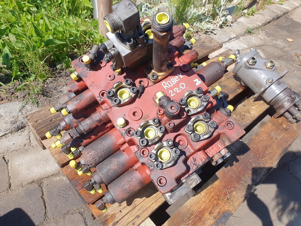 Hyundai Robex 220 LC 9A - Valve hydraulique pour Engins de chantier: photos 1 Hyundai Robex 220 LC 9A - Valve hydraulique pour Engins de chantier: photos 1