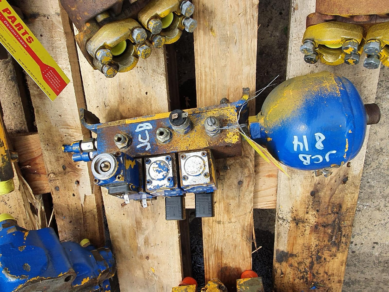 JCB 814 - Valve hydraulique pour Engins de chantier: photos 5 JCB 814 - Valve hydraulique pour Engins de chantier: photos 5