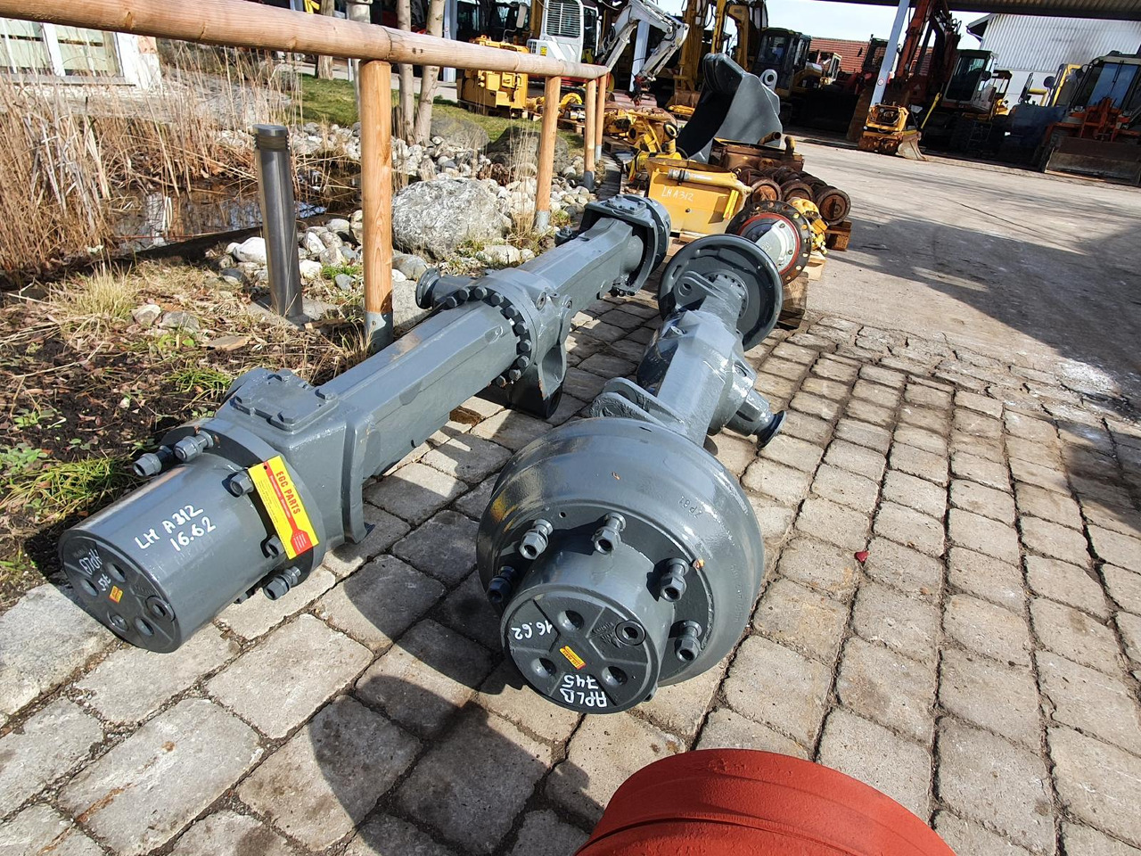 Liebherr AP B 745 aus A312 - Essieu et pièces pour Engins de chantier: photos 2 Liebherr AP B 745 aus A312 - Essieu et pièces pour Engins de chantier: photos 2
