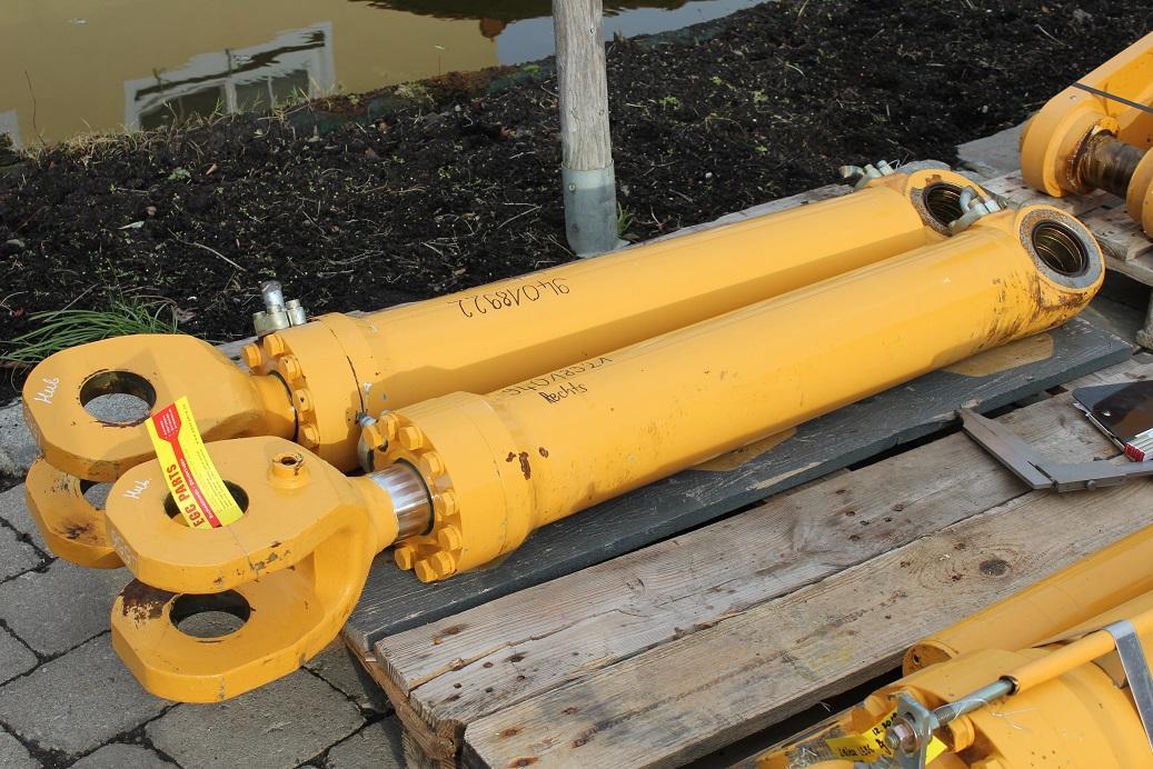 Liebherr L 556 - Vérin hydraulique pour Engins de chantier: photos 3 Liebherr L 556 - Vérin hydraulique pour Engins de chantier: photos 3