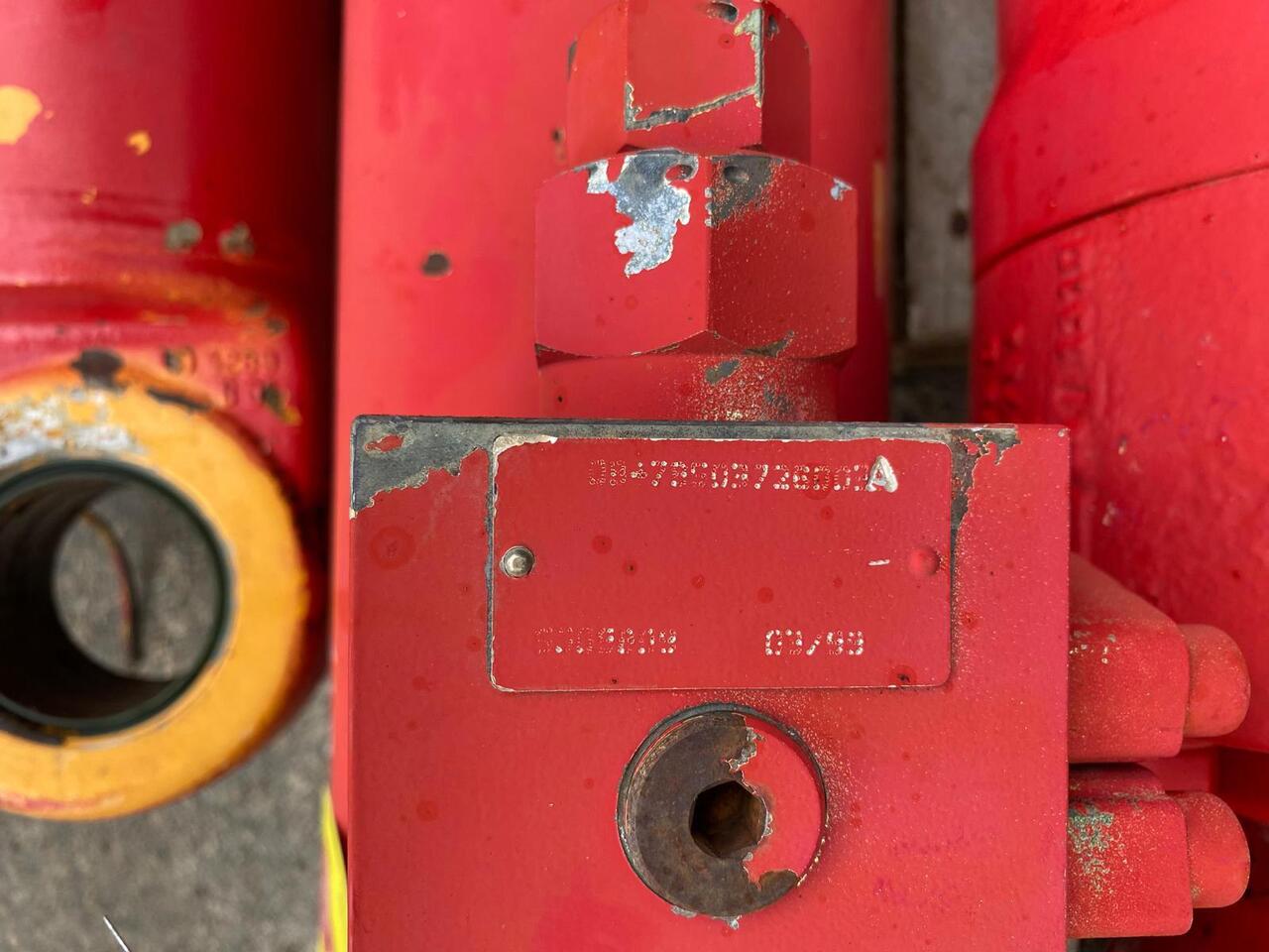 Liebherr R 904 LIT - Vérin hydraulique pour Engins de chantier: photos 4 Liebherr R 904 LIT - Vérin hydraulique pour Engins de chantier: photos 4