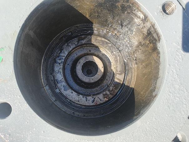 Liebherr R 942 - Moteur de translation pour Engins de chantier: photos 2 Liebherr R 942 - Moteur de translation pour Engins de chantier: photos 2