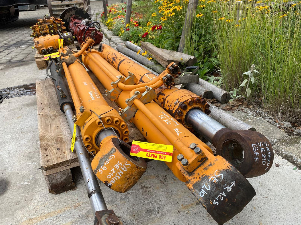 Samsung SE 210 - Vérin hydraulique pour Engins de chantier: photos 2 Samsung SE 210 - Vérin hydraulique pour Engins de chantier: photos 2