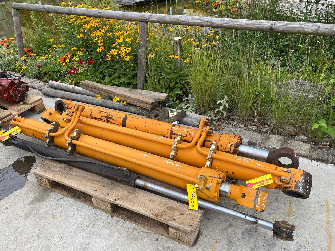 Samsung SE 210 - Vérin hydraulique pour Engins de chantier: photos 3 Samsung SE 210 - Vérin hydraulique pour Engins de chantier: photos 3