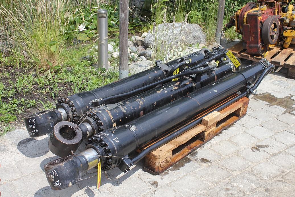 Volvo EC 240 B NLC - Vérin hydraulique pour Engins de chantier: photos 1 Volvo EC 240 B NLC - Vérin hydraulique pour Engins de chantier: photos 1